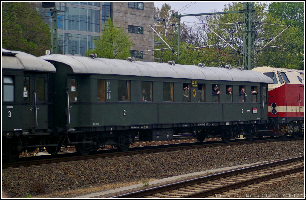 6. Dresdner Dampfloktreffen, 12.04.2014: 33 066 Dresden, Gattung BC4�, in einem Sonderzug der Dampflokfreunde Berlin e.V. bei der Einfahrt in den Dresdener Hauptbahnhof