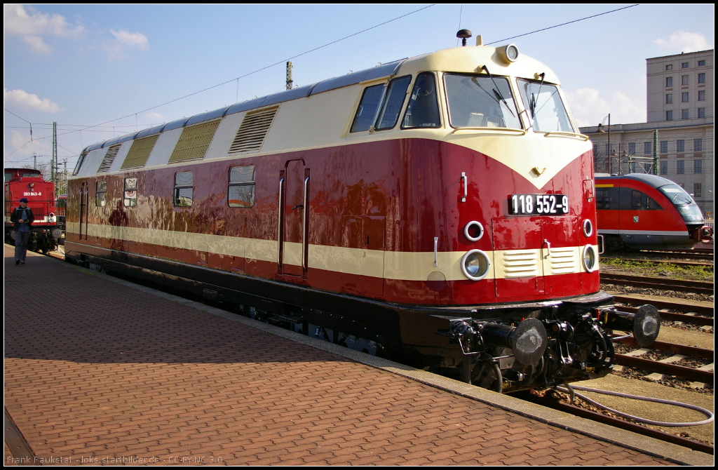 6. Dresdner Dampfloktreffen, 12.04.2014: Als V180 050 an die DR im Jahr 1964 ausgeliefert, kam sie 1992 zur RBG als D06, anschlie�end 1998 zu OnRail und 1998 zu ITL als 118 552 / 118 002