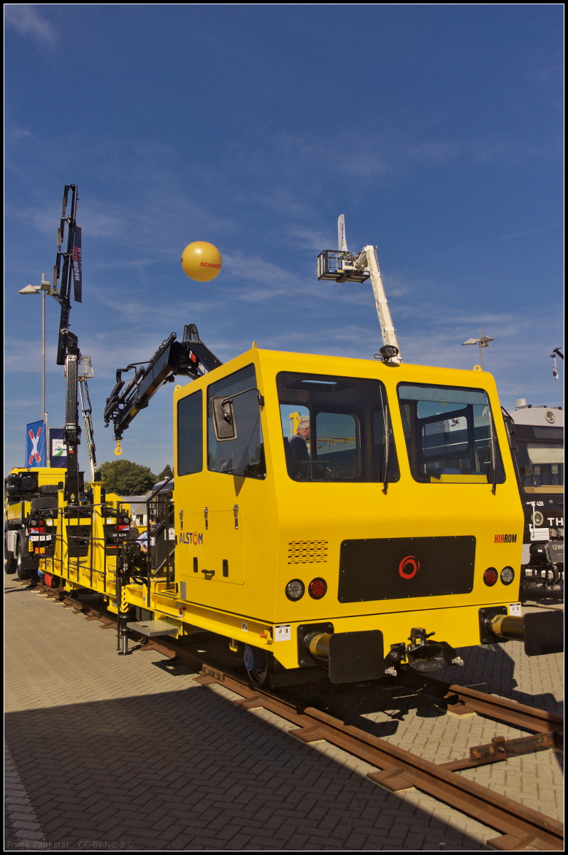 Bei dem Bahndienst-Fahrzeug vom Typ SPW 200 des rumänischen Herstellers Hiarom Invest S.R.L. handelt es sich um eine Draisine mit Selbstantrieb. Sie kann mit einem Ladekran und einer beweglichen Ladeplattform ausgestattet werden. Die Kabine ist für 5 Personen ausgelegt, die Höchstgeschwindigkeit liegt bei 25 km/h. Das Gesamtgewicht ist mit 25 t angegeben, die Länge mit 12,9 m. Ausgestellt war die Draisine während der InnoTrans 2018 in Berlin auf dem Freigelände.