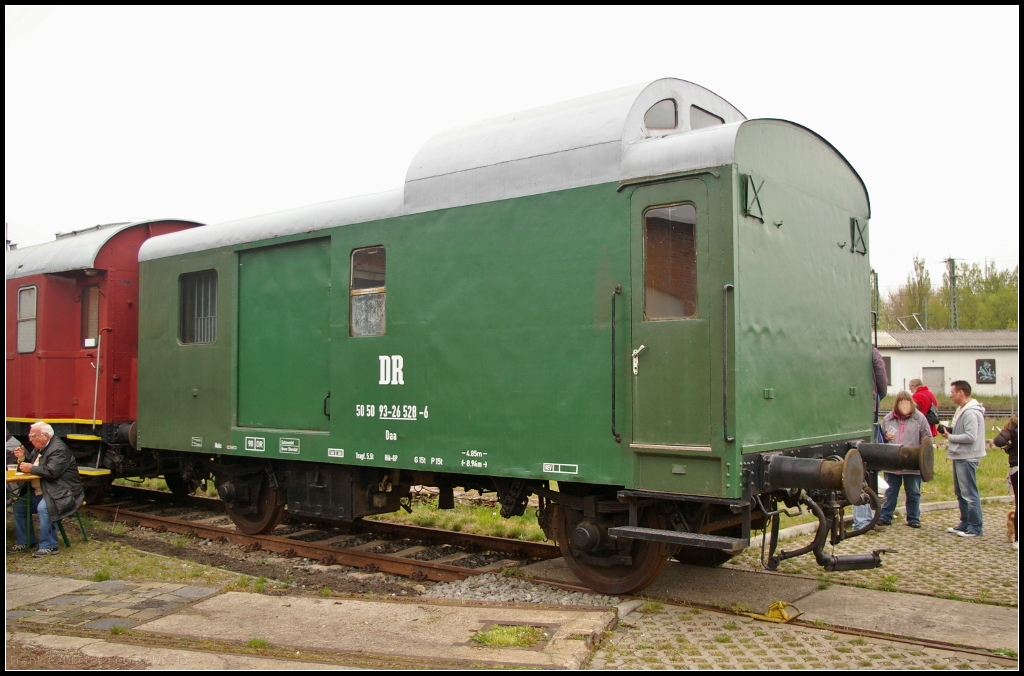 Beim Fest  30 Jahre Traktionswechsel Wittenberge  bei den Dmpflokfreunden Salzwedel e.V. am 06.05.2017 konnte man auch diesen Gep�ckwagen sehen. Er war bei der DR mit der Nummer 50 50 93-26 528-6 registriert. Die Gattung ist Daa 9326, gebaut wurde er ca 1957.