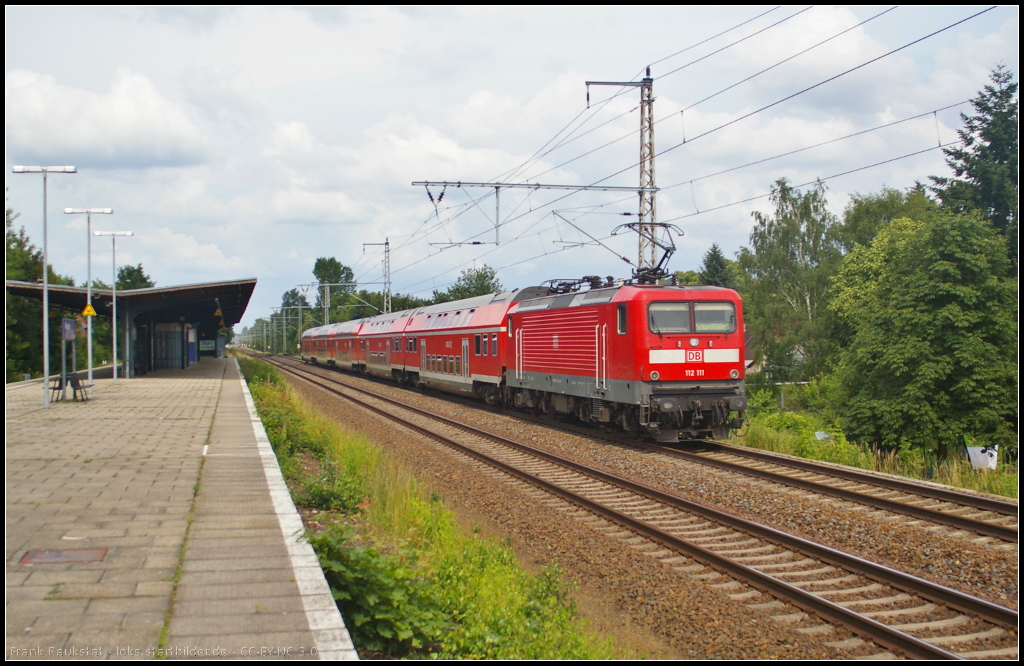 DB Regio 112 111 als RB Schwedt (Oder) f�hrt am 16.06.2014 am S-Bahnhof R�ntgental vorbei