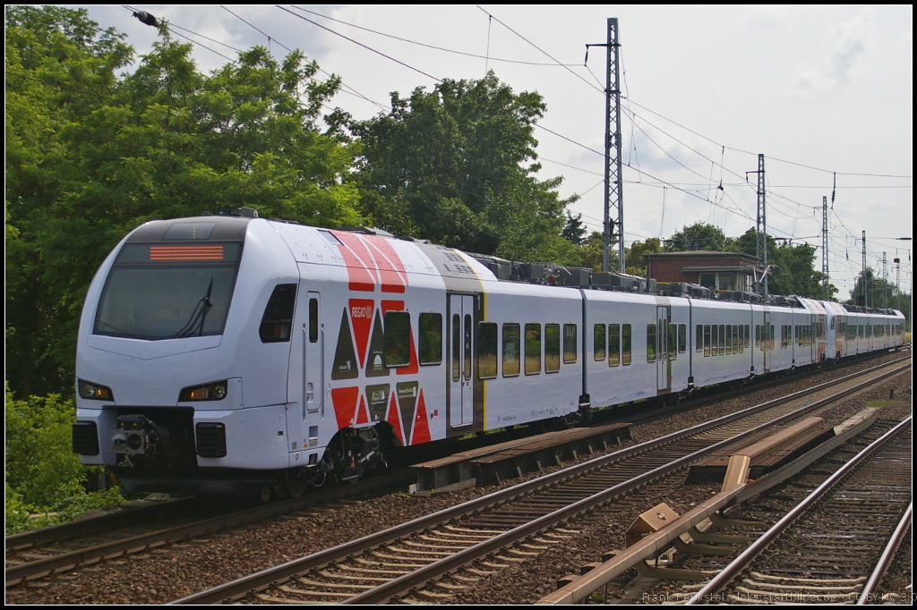 DB Regio 429 101 und 429 105 auf Testfahrt von Berlin Gesundbrunnen kommend am 16.06.2014 durch Berlin Karow.
<br><br>
Weitere Informationen zu den neuen Triebz�gen siehe http://www.stadlerrail.com/de/referenzen/db-regio-ag/