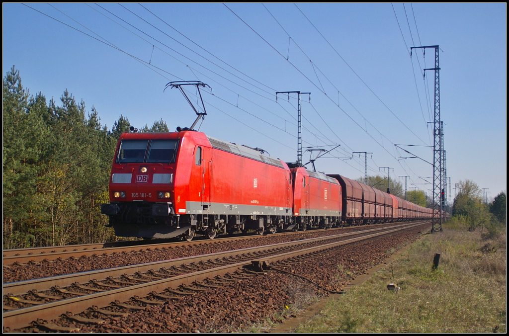 DB Schenker 185 181-5 und 185 068 mit Falns in Berlin Wuhlheide, 23.04.2015