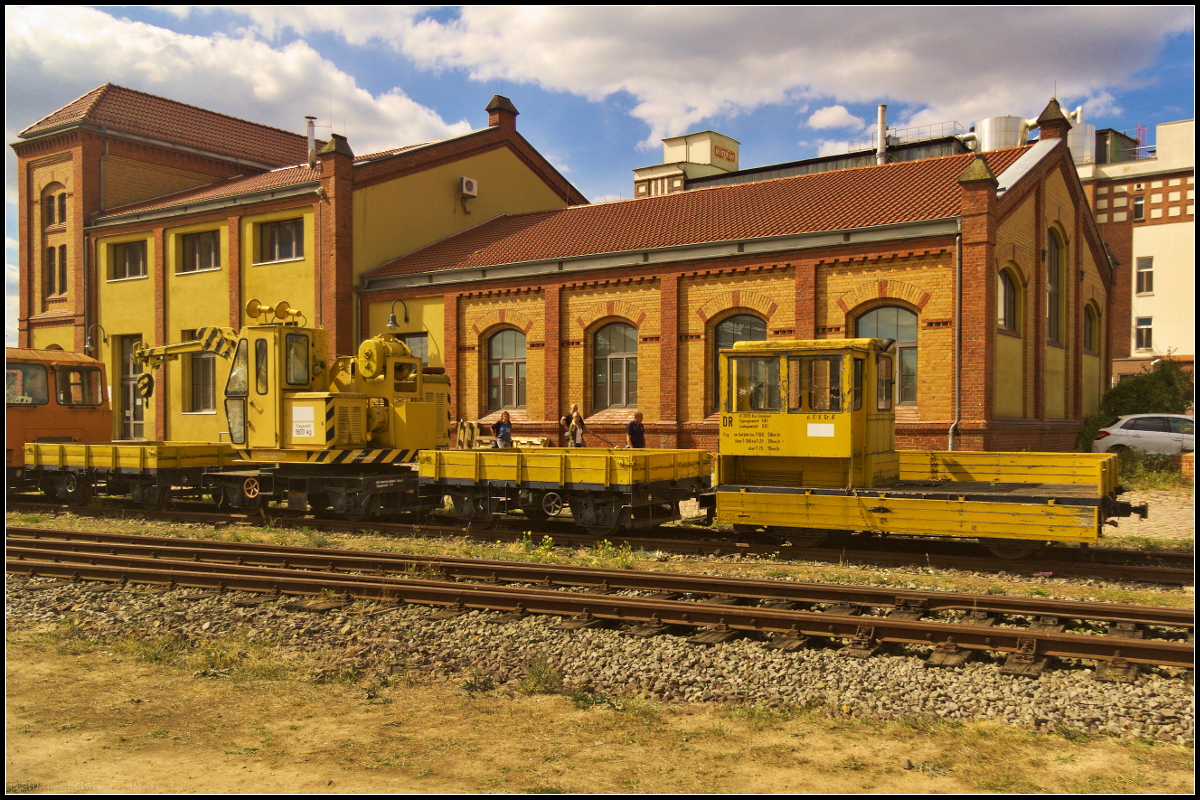 Der Kl 3695 der ehemaligen Bahnmeisterei Eilsleben stand während des Familienfest 2018 der Magdeburger Eisenbahnfreunde e. V. am 08.09.2018 mit einem Gleiskran am Wissenschaftshafen in Magdeburg.