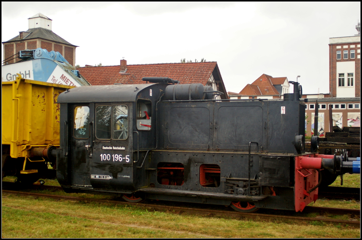 DR 100 196-5 stand mit weiteren Loks w�hrend des Familienfest der Magdeburger Eisenbahnfreunde e.V. am 09.09.2017 am Wissenschaftshafen in Magdeburg