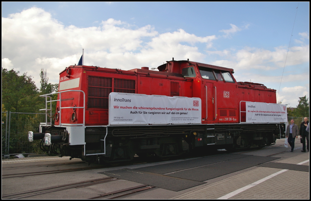 InnoTrans 2016 in Berlin: Bei den vielen Neuheiten und Innovationen geh�rt 298 336-9 von DB Cargo schon zu den Oldies.  Umgebaut aus der DR-Baureihe 110 (V 100) mit Wendegetriebe, erhielten sie auch bessere Motoren. 1997 wurden die Loks mit Funkfernsteuerung ausgestattet. Die 298 336 war f�r den Rangierdienst auf der InnoTrans abgestellt.