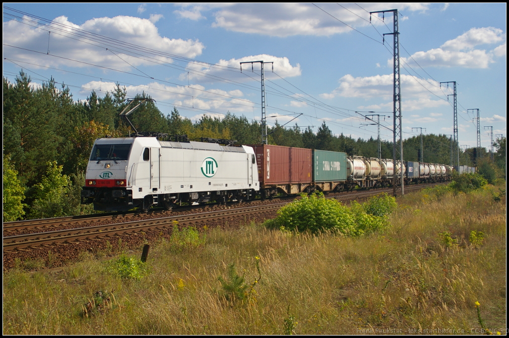 ITL E 186 138 mit Container-Zug am 28.08.2014 durch die Berliner Wuhlheide