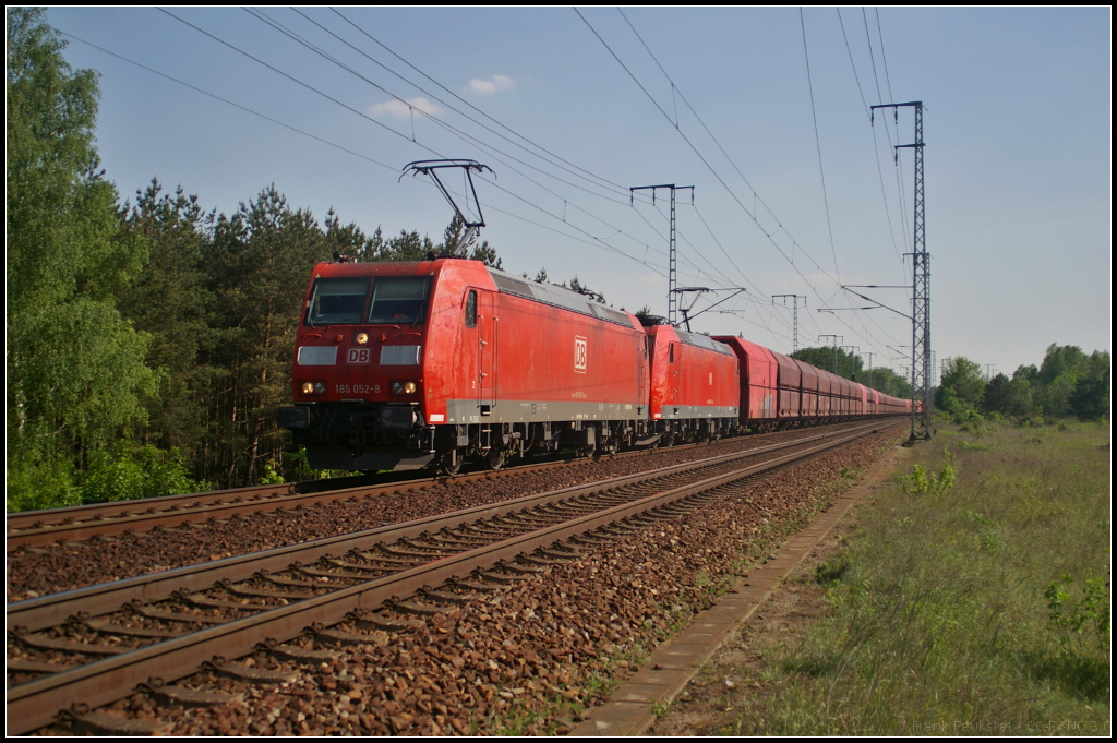 Mit dem Erzpendel fuhren DB Cargo 185 052-8 und 185 164 mit dem Erzpendel am 19.05.2017 planm��ig durch die Berliner Wuhlheide