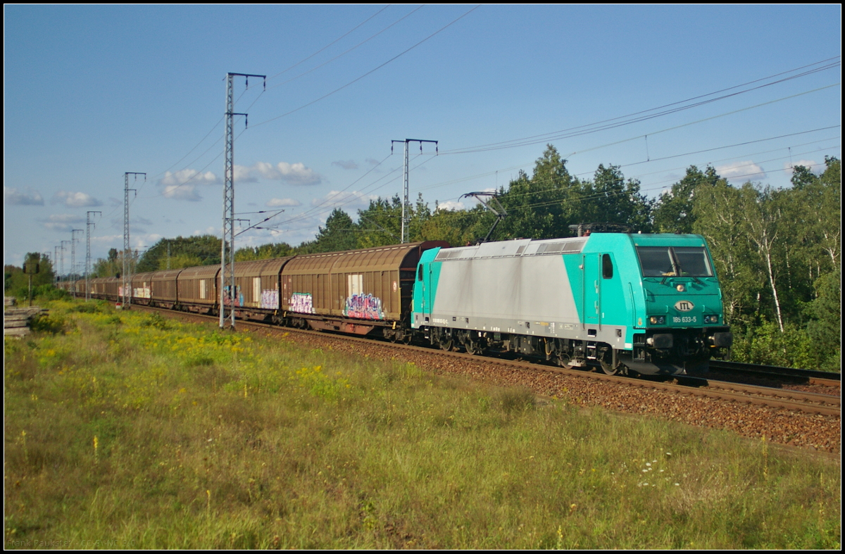 Mit tschechischen Schiebewandwagen der Gattung Habbillnss 135.1 kam ITL 185 633-5 am 23.08.2017 durch die Berliner Wuhlheide gefahren (NVR-Nummer 91 80 6185 633-5 D-ITL)