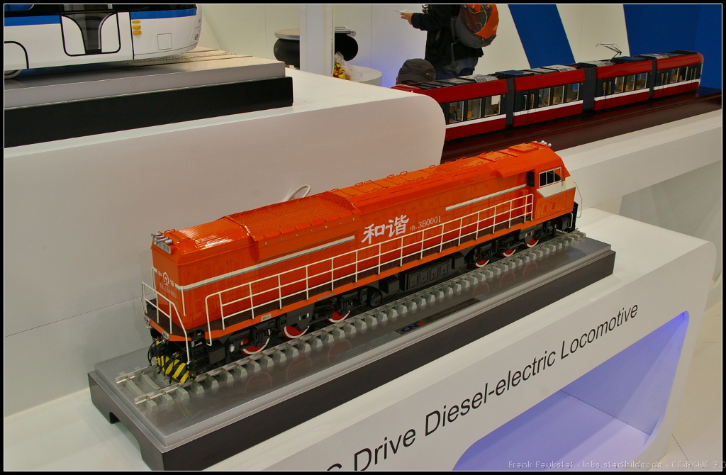Model of HXN3B 001 at InnoTrans 2014 in Berlin

Bei der Lok handelt es sich um eine Diesel-elektrische Rangier- und Streckenlokomotive des Herstellers Dalian Locomotive & Rolling Stock Co. aus China. Ausgestellt war das Modell auf dem Hallenstand der CNR während der InnoTrans 2014 in Berlin

Website (englisch, Data): http://www.dloco.com/LISTS/product/_MAINPAGE/EProducts/default3.aspx?id=1113
