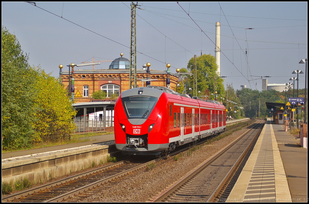 S-Bahn Rhein-Ruhr 1440 314-1 in Uelzen, 05.09.2014
<br><br>
Diese optisch ungew�hnlich anzusehenden Triebz�ge werden von der DB bei der S-Bahn Rhein-Ruhr eingesetzt, zur Zeit wurden noch Testfahrten durchgef�hrt. Bei den Triebz�gen handelt es sich um Alstom Coradia Continental mit modifizierten Kopf, daher die Optik.