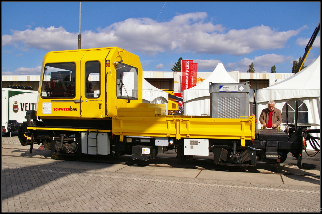 SCHWEERbau Steuerwagen f�r D-HOB 2500 auf Basis eines GAF 100 R, ausgestellt auf der InnoTrans 2014 in Berlin (NVR-Nummer 99 80 9580 001-2 D-SBAU)