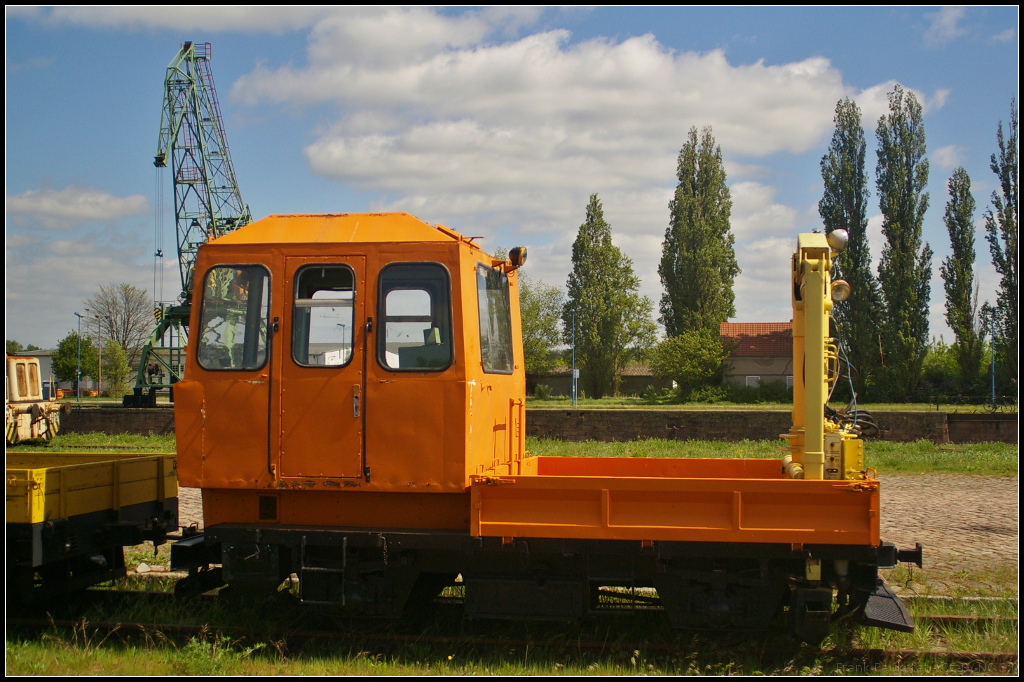 Schwerlastkleinwagen (SKL 25 LK) in Magdeburg Neustadt, 10.05.2015
<br><br>
Dieser unbeschriftete SKL der Deutschen Reichsbahn stand w�hrend des Familienfest der Magdeburger Eisenbahnfreunde e.V. auf einem Seitengleis am Hafen.