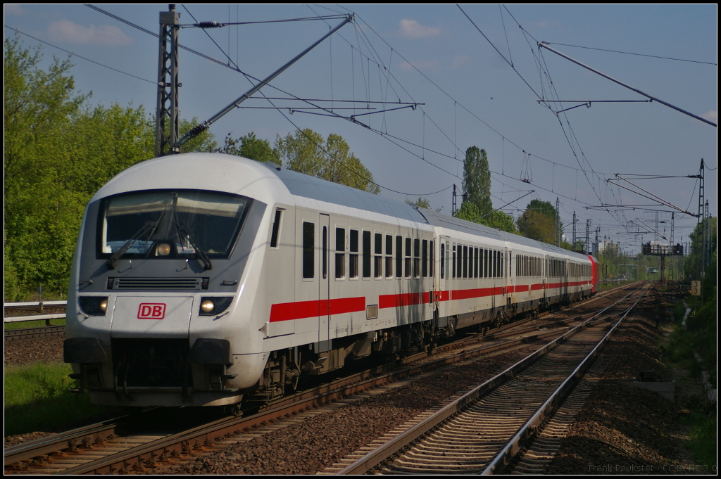 Steuerwagen D-DB 51 80 80-95 253-5 Bimmdzf 287.2 im Einsatz bei DB Fernverkehr am 11.05.2017 in Berlin-Hohenschönhausen