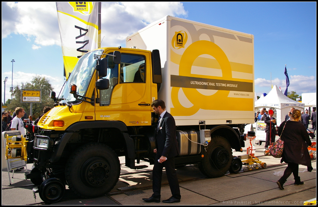 Zweiwegefahrzeug mit  Ultrasonic Rail Testing Module  auf Basis eines Unimog U400, gebaut von Zagro f�r die russische Firma TVEMA. Das Fahrzeug war auf der InnoTrans 2014 in Berlin ausgestellt