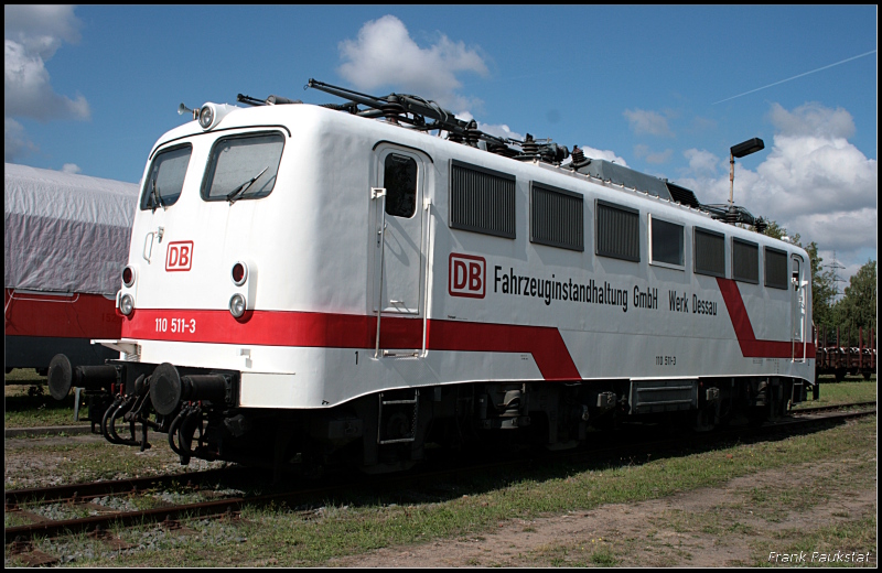 DB 110 511-3 (ex 139 134-1) verrichtet ihre Tage als Werkslok in Dessau. Sie kann aber auch in Notfällen angemietet werden (80 Jahre Werk Dessau, Dessau-Süd 12.09.2009)