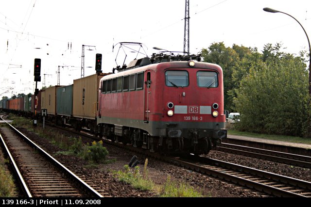 DB 139 166-3 mit Containerzug (Priort, 11.09.2008).
<br><br>
-Update: 11/2010 bei Fa. Steil zerlegt