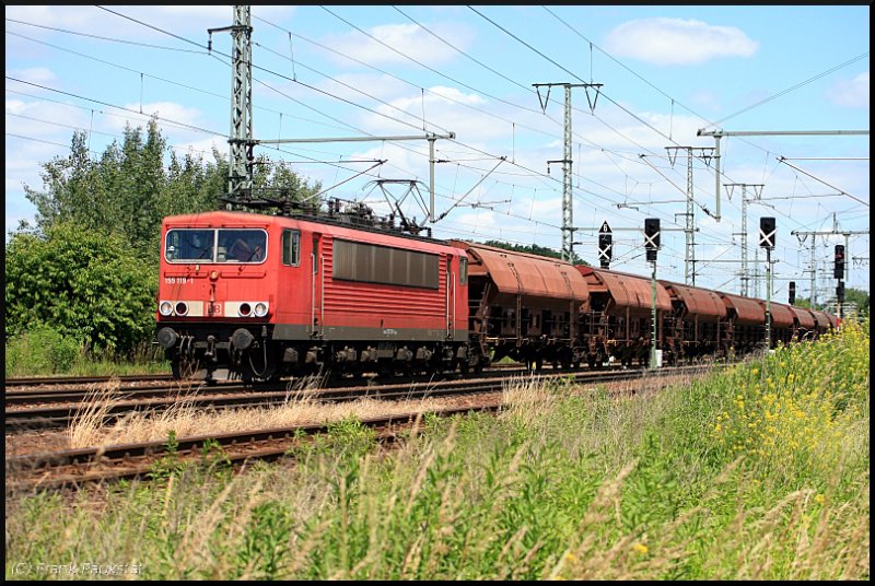 DB 155 119-1 mit Sch�ttgut (ex 155 136-5, gesichtet Potsdam Golm, 17.06.2009 - Update: z-gestellt am 08.02.2010 - konserviert abgestellt in Stendal; 03/2013 �berstellt nach Dessau zwecks neuer HU, verkauft an MEG)