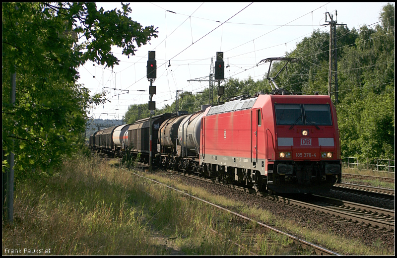 DB 185 370-4 mit gemischtem G�terzug Richtung Genshagener Kreuz (DB Schenker Rail Deutschland AG, gesichtet Nuthetal-Saarmund, 19.08.2009)