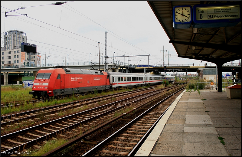 DB Fernverkehr 101 076-8  Unsere Z�ge schonen die Umwelt  ist bei tr�ben und regnerischem Wetter mit Leerpark zum Betriebswerk Rummelsburg unterwegs (Berlin Warschauer Str, 18.07.2009)