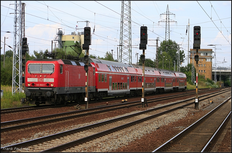 DB Regio 143 843-1 mit dem RE7 nach Wünsdorf-Waldstadt in Berlin Schönefeld, 08.08.2009
<br><br>
- Update: ++ 21.01.2018 bei Bender, Opladen