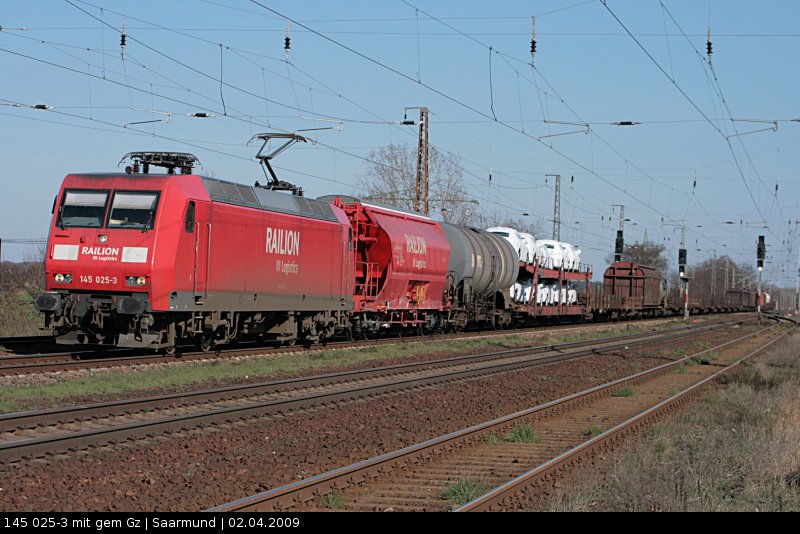 DB Schenker 145 025-3 mit gemischtem G�terzug Richtung Seddin (gesichtet Nuthetal-Saarmund 02.04.2009).