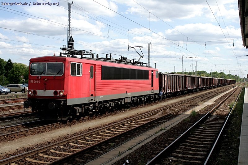 DB Schenker 155 203-3 holt gerade die Leistung mit Eanos-Wagen in Königs Wusterhausen ab (14.05.2009)
<br><br>
- Update: ++ 28.08.2015 in Opladen