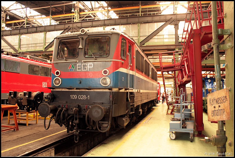 EGP 109 028-1 in der Halle 1 des Aw Dessau (80 Jahre Werk Dessau, Dessau-S�d 12.09.2009)