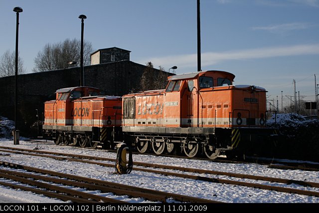 LOCON 101 / 345 028 und LOCON 102 ruhen sich in der Wintersonne aus (Berlin N�ldnerplatz, 11.01.2009).