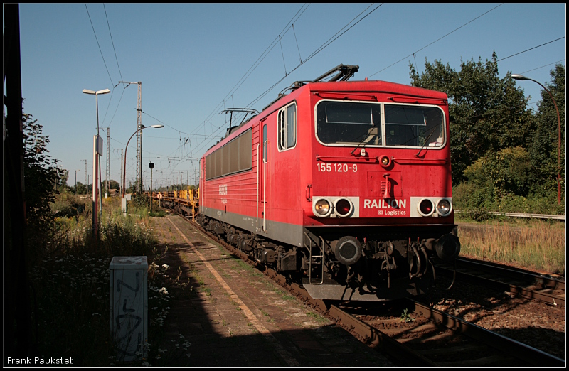 RAILION Logistics 155 120-9 mit einem Langschienentransport (Wustermark-Priort, 20.08.2009)
<br><br>
Update: 12.02.2015 in Opladen verschrottet