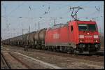 Railion 185 207-8 mit gemischtem G�terzug (TRAXX F140 AC2, DB Schenker Rail Deutschland AG, gesehen Wustermark-Priort 25.03.2010)