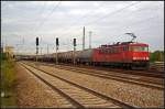 DB Schenker 155 118-3 mit Kesselwagen kommt zum Tf-Wechsel an den Bahnsteig gefahren (gesehen Berlin Sch�nefeld Flughafen 06.10.2010)