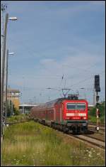 DB Regio 143 111-3 mit dem RE7 W�nsdorf-Waldstadt am 23.07.2012 in Berlin Sch�nefeld Flughafen