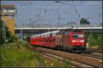 DB Schenker 185 148 mit dem Volkswagen-Zug am 07.07.2013 in Berlin Sch�nefeld Flughafen