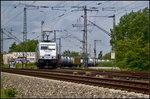 Metrans 386 017-8 kommt am 21.05.2016 mit einem Containerzug aus der Kreuzung Elbbr�cke in Magdeburg (NVR-Nummer 91 54 7386 017-8 CZ-MT)