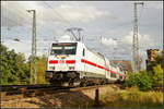 DB Fernverkehr 146 566-5 schiebt den IC 2431 Cottbus am 09.09.2017 auf die Magdeburger Elbbr�cke