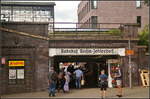 Der S-Bahnhof Berlin-Zehlendorf (BZD) dient als Haltestelle für die S-Bahnlinie S1 und ist der älteste Haltepunkt in Berlin.