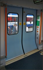 InnoTrans 2016 in Berlin: T�rbereich des Siemens Desiro City f�r die South West Trains (SWT).