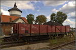 Als Schlackewagen diente der zweiachsige offene Materialwagen des S-Bw Gr�nau der Gattung Eklm [5480].
