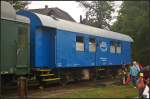 D-ASLVG 60 80 99-25 762-8 Wohnschlafwagen in Berlin-Sch�neweide, 20.09.2014
<br><br>
Beim 11. Berliner Eisenbahnfest stand auch der blaue Dienstwagen der Ascherslebener Verkehrsgesellschaft mbH (A.V.G.) auf den Vereinsgleisen.