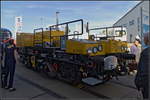 Der SIM-14 von Eurailscout ist ein Weichenprüf- und messsystem und aufgrund seines kurzen Achsabstandes und niedrigen Aufbaus für fast alle Eisenbahnnetze geeignet. Der SIM vereint vier verbundene Systeme, die im Fahrzeug integriert sind:
<br><br>
- Videosystem<br>
- Weichenmesssystem<br>
- Geometriemessystem für Gleise und Weichen<br>
- Ortsbestimmungssystem
<br><br>
Das Fahrzeug stand während der InnoTrans 2018 in Berlin im Schatten einer Halle zur Besichtigung ausgestellt.