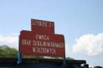 Das Hinweisschild auf dem H�uschen auf der Drehscheibe besagt eindeutig: Nicht mehr als 3 km/h Geschwindigkeit auf der Drehscheibe (Wolsztyn, 03.05.2008).